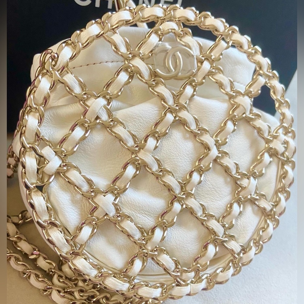 🔥Rare🔥 Chanel  Drawstring Caged Chain Around Crossbody 💢Will fit a phone💢 - Picture 7 of 12